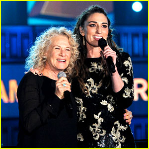 sara-bareilles-carole-king-grammys-brave-beautiful-mashup-at-grammys-2014-video