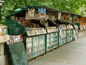 Bouquinistes (booksellers) have kiosks along the Seine