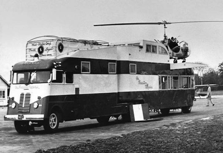 Motorhome-with-helicopter-pad